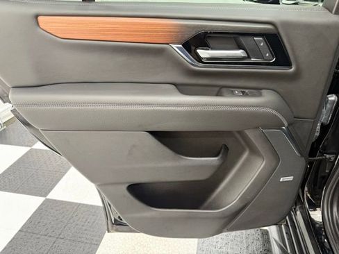 Used 2025 GMC Yukon Denali image 18