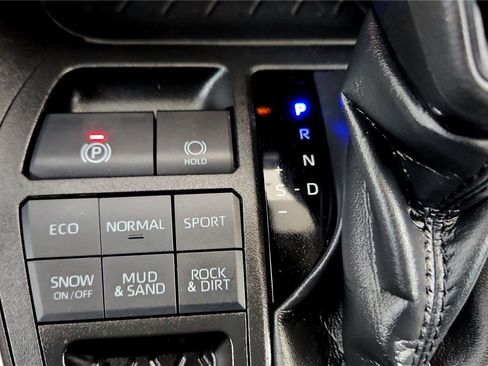 Used 2023 Toyota RAV4 LE image 33