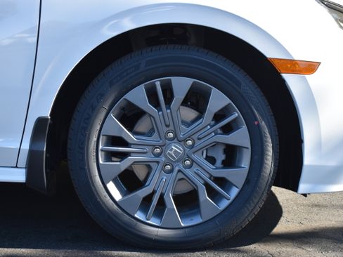 New 2026 Honda Odyssey Touring image 10