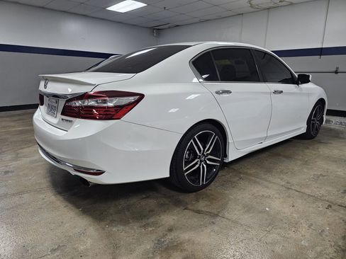 Used 2017 Honda Accord Sport image 2
