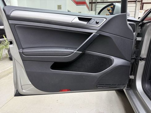Used 2015 Volkswagen Golf 4-Door FWD image 10