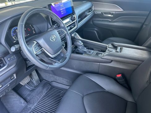 Certified 2026 Toyota Grand Highlander FWD image 9