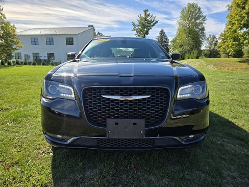 Used 2019 Chrysler 300 S image 2