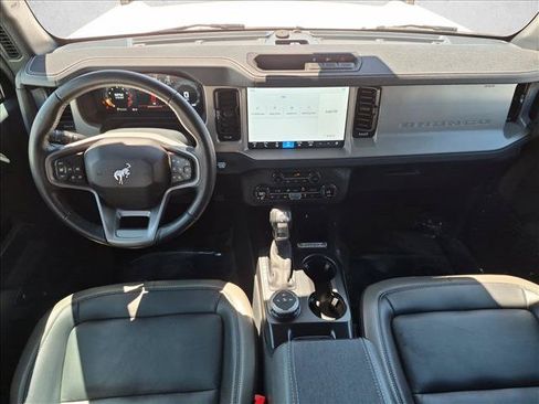 Used 2025 Ford Bronco Outer Banks AWD/4WD image 18