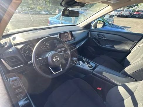 Used 2024 Nissan Rogue S AWD/4WD image 2