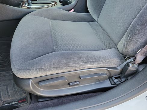 Used 2015 Chevrolet Impala LT w/ LT Sunroof Package FWD image 10