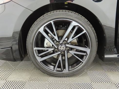 Used 2025 Toyota Camry XSE image 29