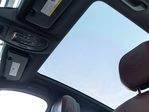 Used 2024 Porsche Cayenne S image 29