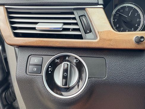 Used 2011 Mercedes-Benz E 350 Sedan image 42