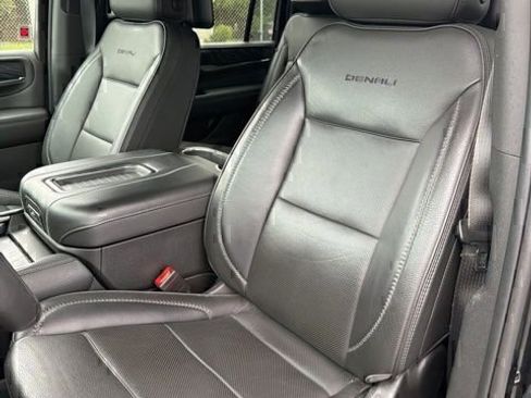 Used 2023 GMC Yukon XL Denali w/ Denali Reserve Package AWD/4WD image 9