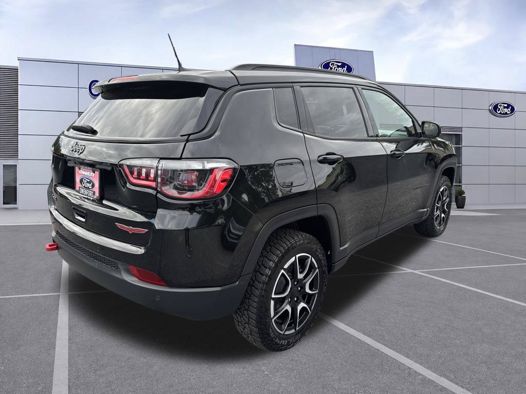 Used 2024 Jeep Compass Trailhawk AWD/4WD image 5