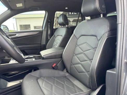 Used 2024 Volkswagen Atlas Cross Sport SE w/ Panoramic Sunroof Package AWD/4WD image 19
