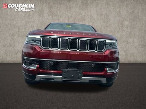 Used 2022 Jeep Wagoneer Series III w/ Premium Group I AWD/4WD image 2
