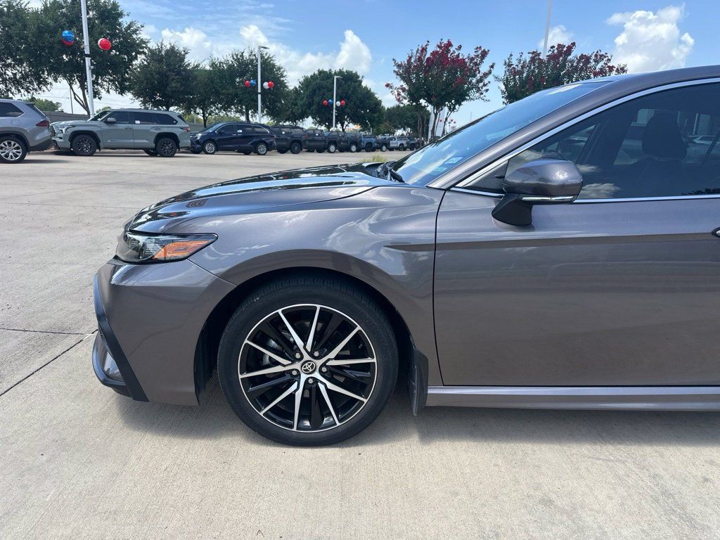 Used 2024 Toyota Camry SE FWD image 2