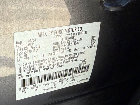 Used 2024 Ford Explorer Limited AWD/4WD image 36