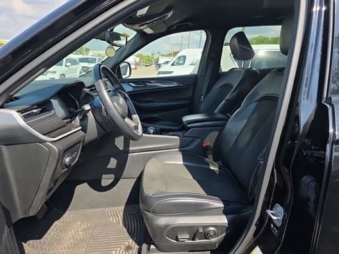 Certified 2022 Jeep Grand Cherokee L Laredo image 8