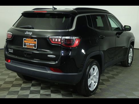 Used 2022 Jeep Compass Latitude w/ Convenience Group AWD/4WD image 7