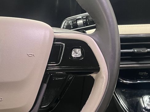 Used 2023 Lincoln Corsair AWD image 19