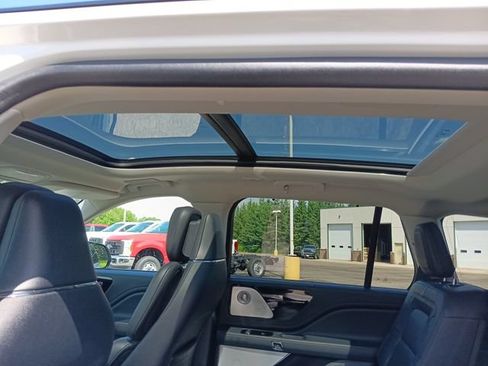 Used 2025 Lincoln Aviator Reserve w/ Equipment Group 201A AWD/4WD image 3