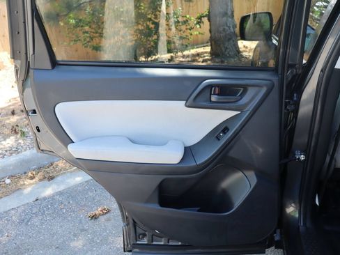 Used 2015 Subaru Forester 2.5i Premium AWD/4WD image 24