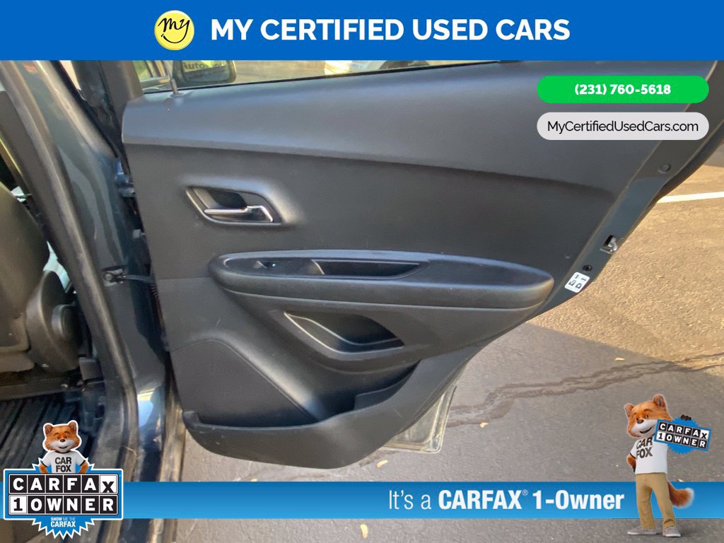 Used 2021 Chevrolet Trax LT w/ Premium Seat Package AWD/4WD image 21