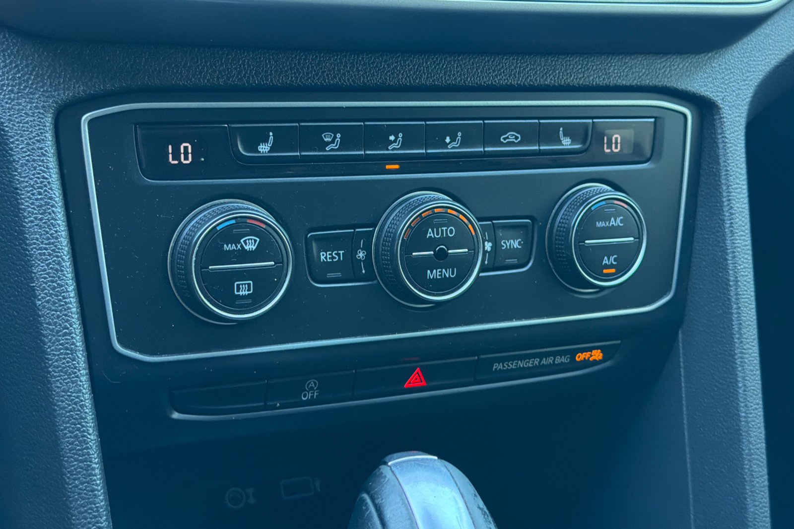 Used 2018 Volkswagen Atlas SE FWD image 25