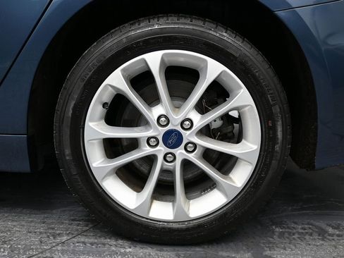 Used 2019 Ford Fusion SE image 12