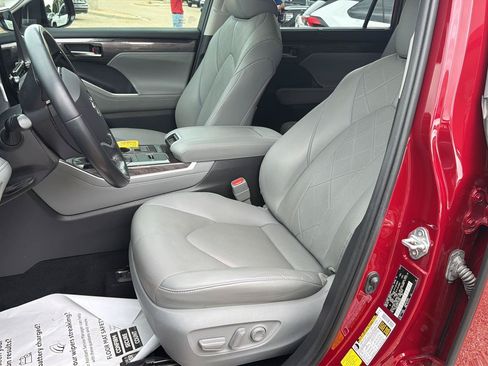 Used 2020 Toyota Highlander Platinum AWD/4WD image 12