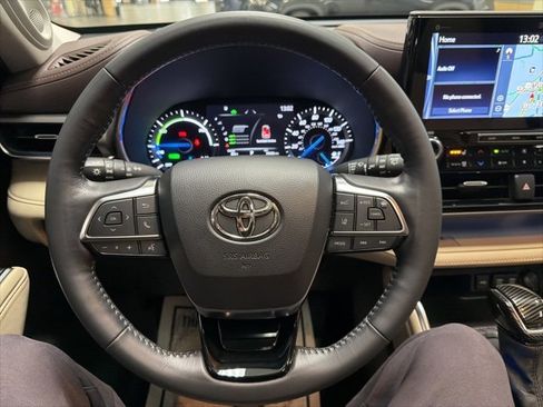 Certified 2021 Toyota Highlander Limited image 34