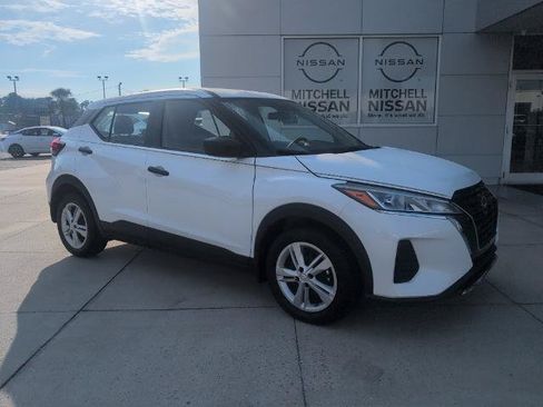 Certified 2025 Nissan Kicks Play S FWD image 1