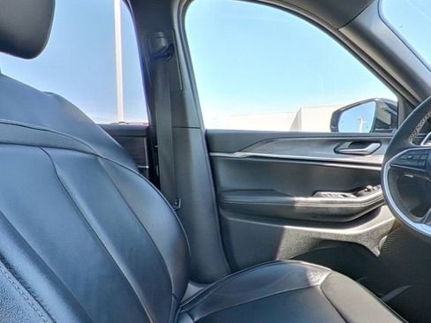 Used 2024 Jeep Grand Cherokee L Limited image 28