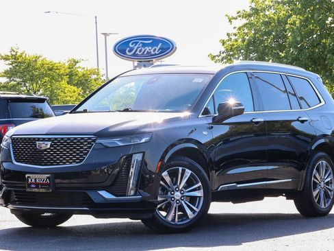 Used 2021 Cadillac XT6 Premium Luxury AWD/4WD image 2