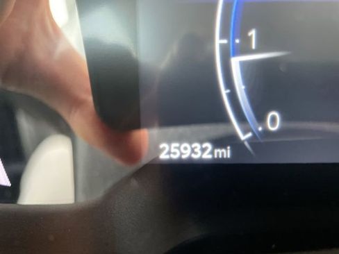 Used 2025 Toyota Corolla Cross XLE image 25