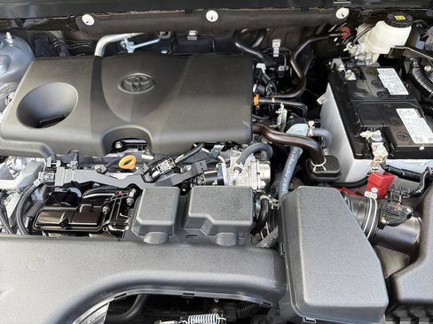 Used 2024 Toyota RAV4 LE FWD image 10