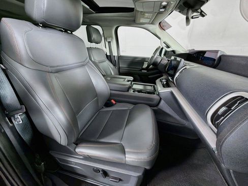 Used 2025 Ford Expedition Active AWD/4WD image 31