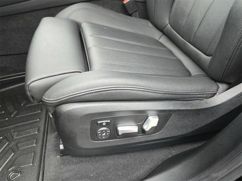 Used 2022 BMW X5 xDrive40i w/ Parking Assistance Package image 11