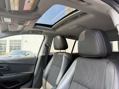 Used 2019 Chevrolet Trax LT w/ Sun & Sound Package FWD image 39