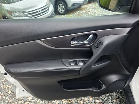 Used 2016 Nissan Rogue S FWD image 11