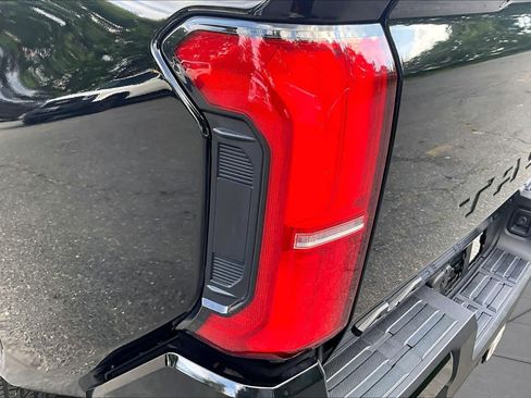 Certified 2025 Toyota Tacoma SR5 AWD/4WD image 26