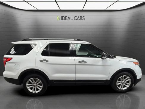 Used 2015 Ford Explorer XLT w/ Equipment Group 201B FWD image 4