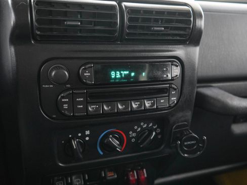 Used 2006 Jeep Wrangler Unlimited Rubicon AWD/4WD image 17