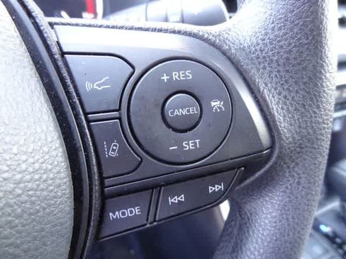 Used 2025 Toyota RAV4 XLE AWD/4WD image 16