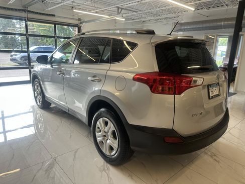 Used 2015 Toyota RAV4 LE AWD/4WD image 4