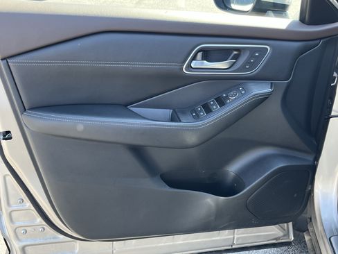 Used 2023 Nissan Rogue Platinum w/ Platinum Premium Package AWD/4WD image 16