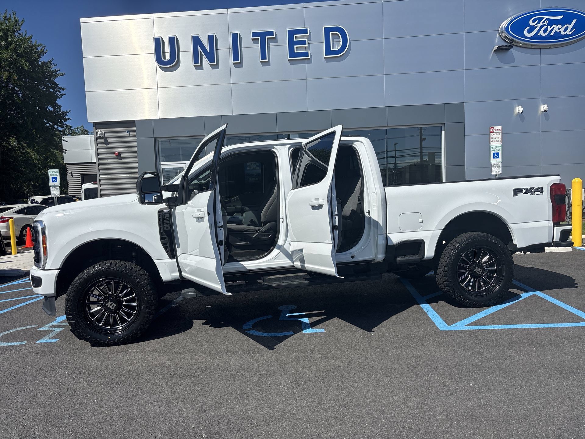 Used 2023 Ford F250 XLT w/ Black Appearance Package AWD/4WD image 30