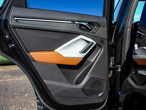 Used 2021 Audi Q3 2.0T Premium w/ Convenience Package image 11