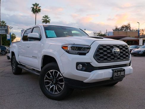 Used 2020 Toyota Tacoma TRD Sport image 3