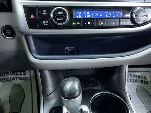 Used 2015 Toyota Highlander XLE image 24