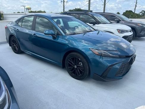Used 2025 Toyota Camry SE w/ Convenience Package AWD/4WD image 7