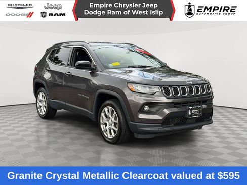 Used 2023 Jeep Compass Latitude AWD/4WD image 1